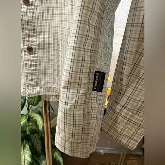 Patagonia Men's Long-Sleeved button down Shirt size XL - Picture 5 of 9